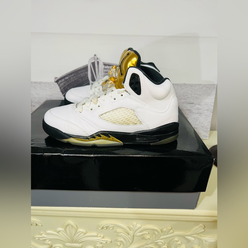 Air Jordan 5 Olympic gold (size 4)